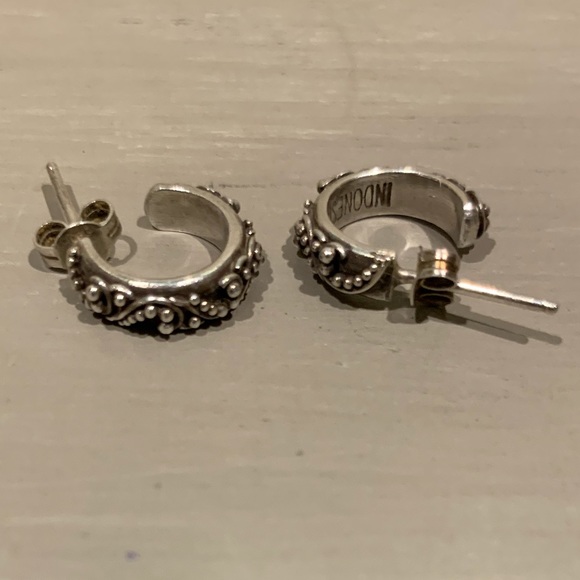 Lois Hill Jewelry - Lois Hill Small Hoop Earrings